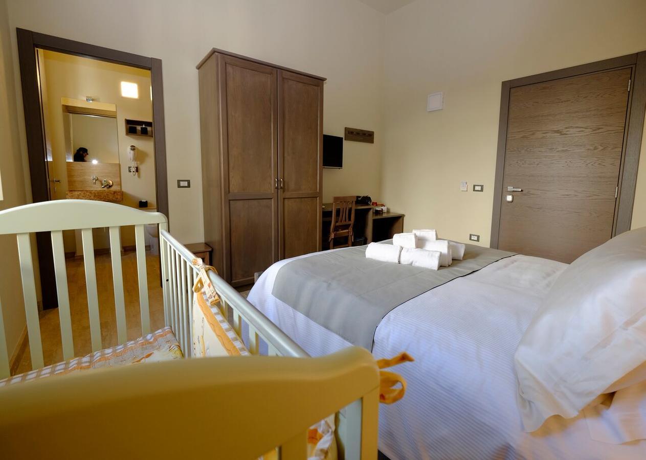 Eos Room And Breakfast Іглесіас Екстер'єр фото